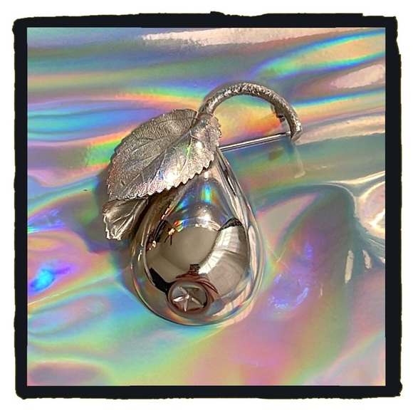 💕Beautiful Vintage Silver Tone Pear Pin💕 - Picture 4 of 6